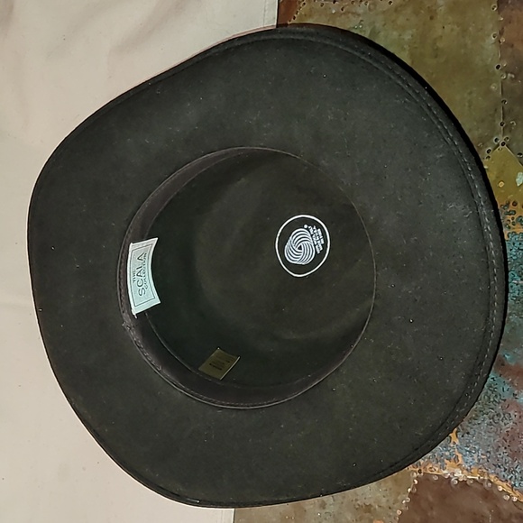 Vintage. Made in USA. The Scala Collection. 💯 % wool. Women's size Medium - Picture 12 of 12